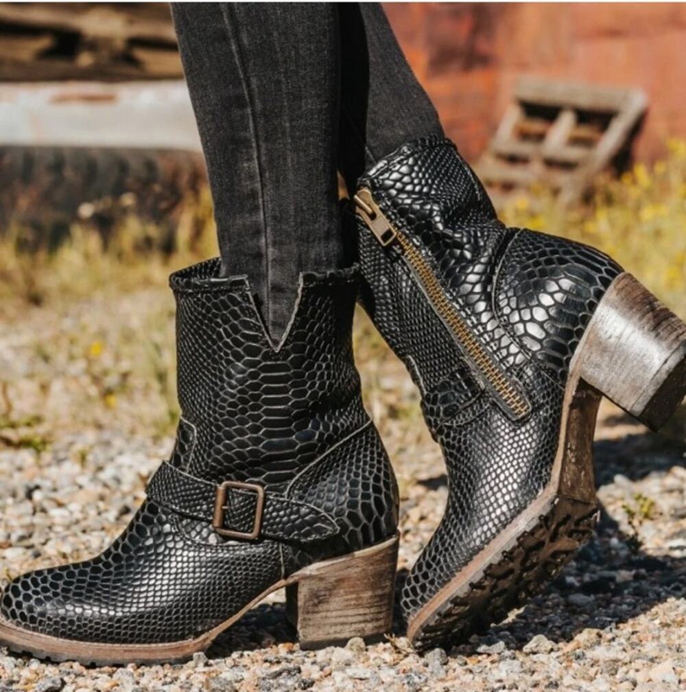 Freebird By Steven Carlito Snake Skin Embossed Heeled Boots 11 Chic Western